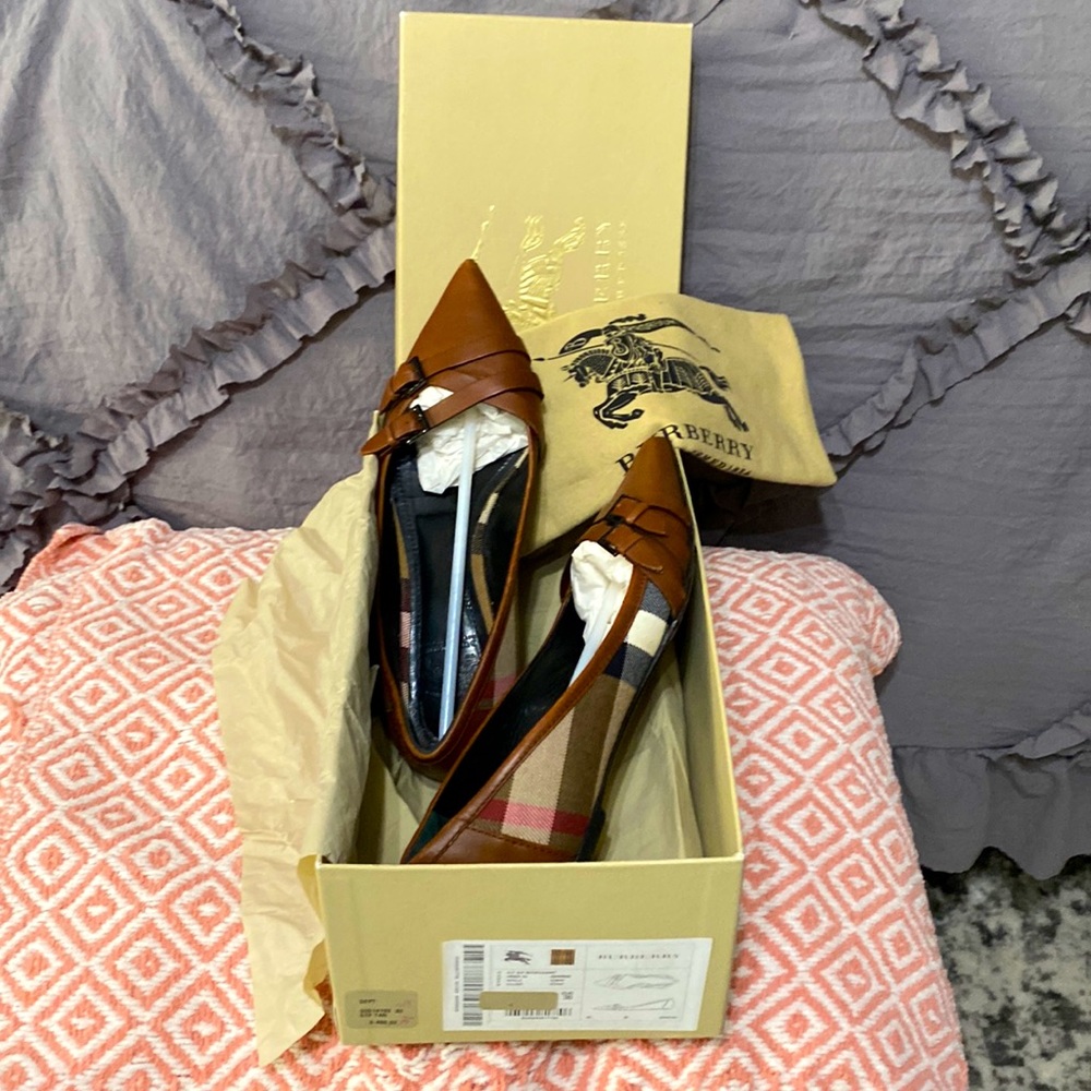 Authentic Burberry pointed toe flats classic Burberry plaid on the sides - Picture 1 of 6